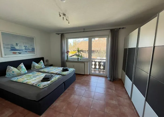 Doppelhaushaelfte Zugspitzblick Mit Privatem Garten ガルミッシュ・パルテンキルヒェン